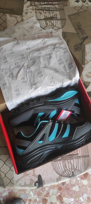BOTAS PARA SENDERISMO O TRABAJO NUEVAS A ESTRENAR.