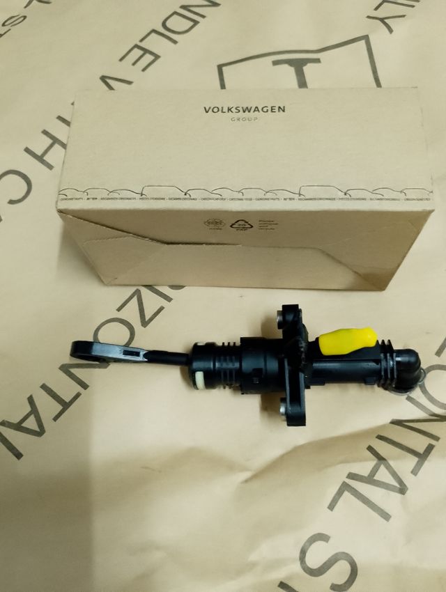 Bomba de embrague 2q0721388