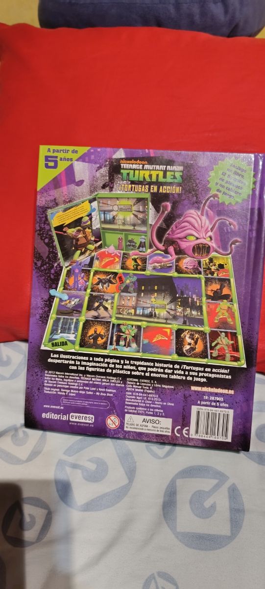 Teenage Mutant Ninja Turtles. ¡Tortugas en acción!: Incluye un libro, 12 figuritas de plástico y un tablero de juego