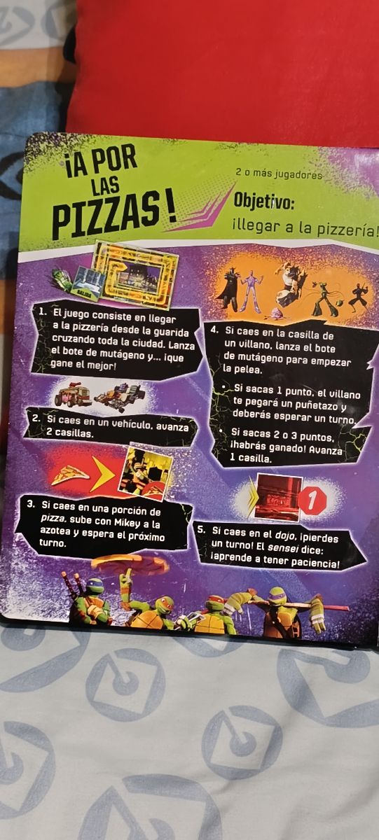 Teenage Mutant Ninja Turtles. ¡Tortugas en acción!: Incluye un libro, 12 figuritas de plástico y un tablero de juego