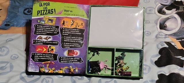 Teenage Mutant Ninja Turtles. ¡Tortugas en acción!: Incluye un libro, 12 figuritas de plástico y un tablero de juego