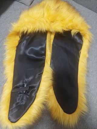 Estola de pelo amarilla