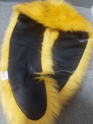 Estola de pelo amarilla