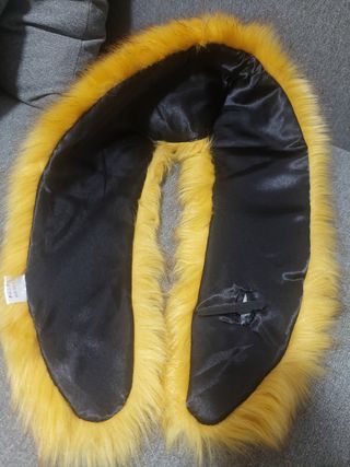 Estola de pelo amarilla