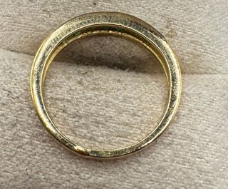 Anillo de oro de 18 kt con esmeraldas