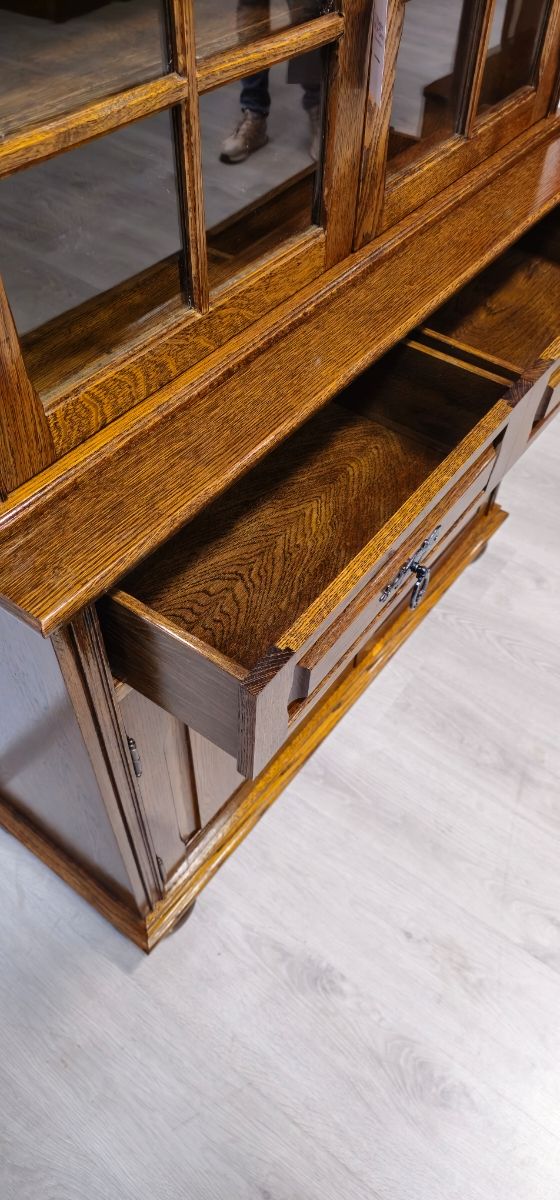 Alacena Rustica de Roble con Vitrina