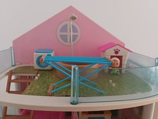 Edificio loco muñecas barriguitas