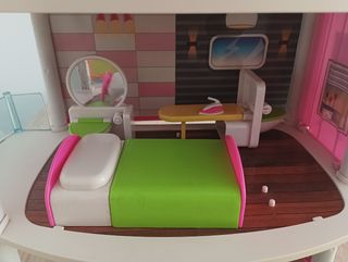 Edificio loco muñecas barriguitas