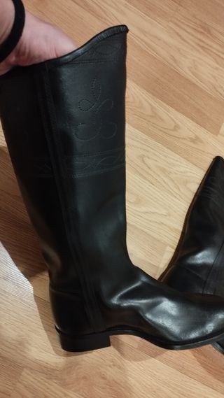 Botas negras de mujer