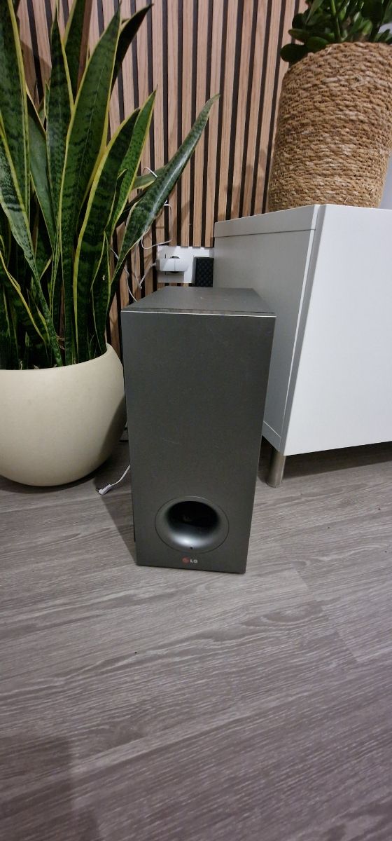 Barra Sonido + Subwoofer LG Modelo 502HZYL116882