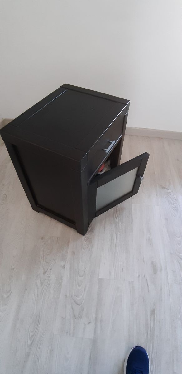 Mesita de noche en wengue