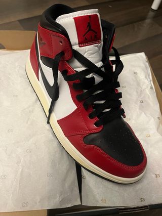Jordan 1 mid