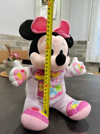 Baby Minnie Mi primera muñeca. Peluche interactivo