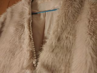 Preciosa capa - chaqueta para evento invernal.