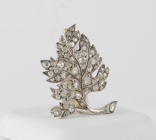 Broche antiguo en oro 18k y plata con diamantes