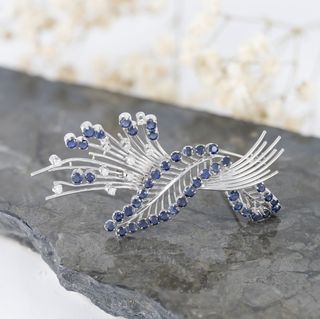 Broche vintage en oro 18k con zafiros y brillantes