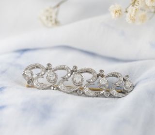 Broche antiguo en oro blanco y amarillo 18k