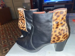 Botas / Botines de piel estampado de leopardo