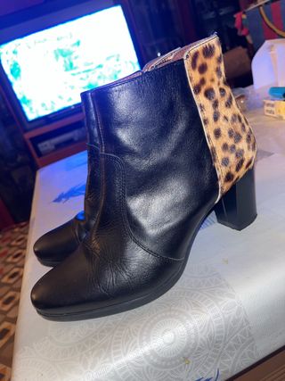 Botas / Botines de piel estampado de leopardo