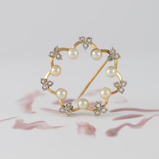 Broche antiguo en oro 18k con perlas y diamantes