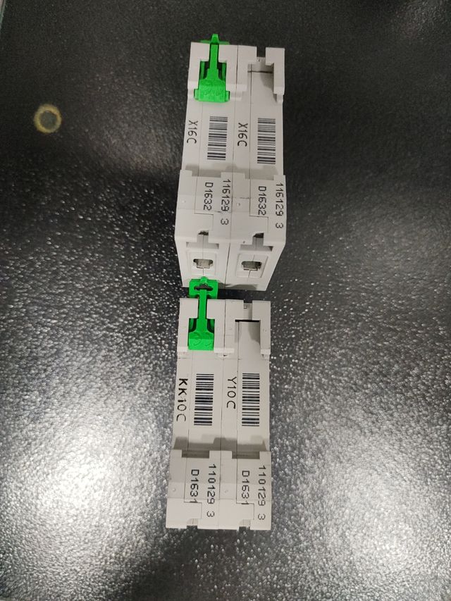 Magnetotérmico Schneider.