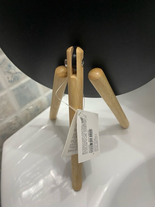 Espejo nuevo con etiquetas