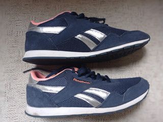 Zapatillas azules y rosas