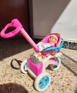 Conjunto Nancy pasea a su hermanita