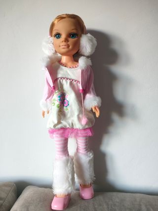 Conjunto Nancy pasea a su hermanita