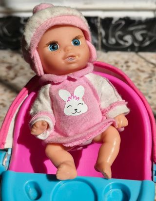 Conjunto Nancy pasea a su hermanita