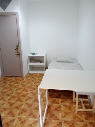 Se alquila habitacion !