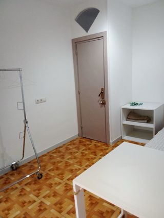 Se alquila habitacion !