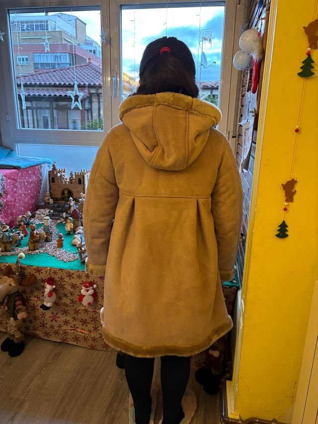 Abrigo de niña