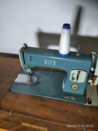 Maquina de coser Alfa