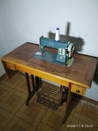 Maquina de coser Alfa