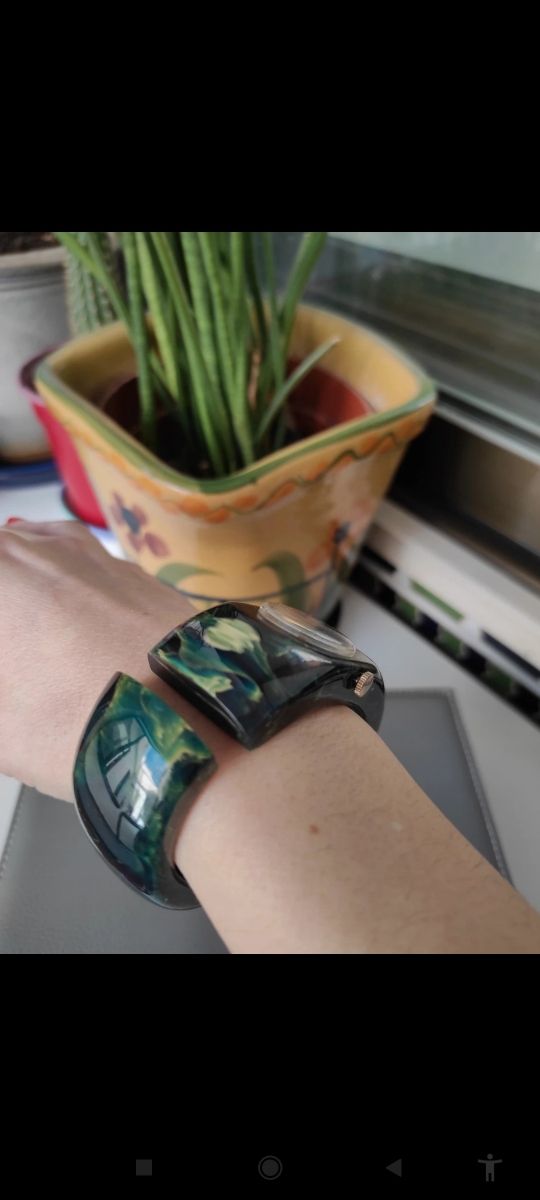 Reloj pulsera de baquelita antiguo