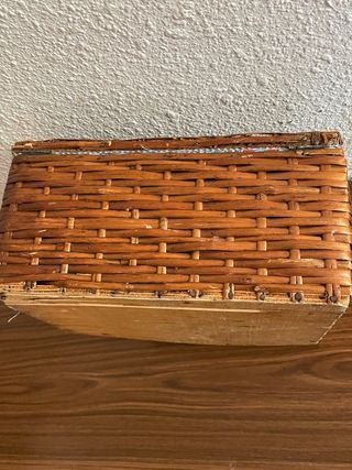 Costurero de mimbre