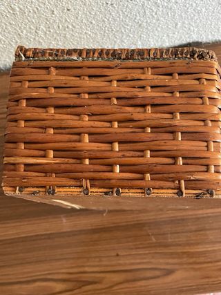 Costurero de mimbre
