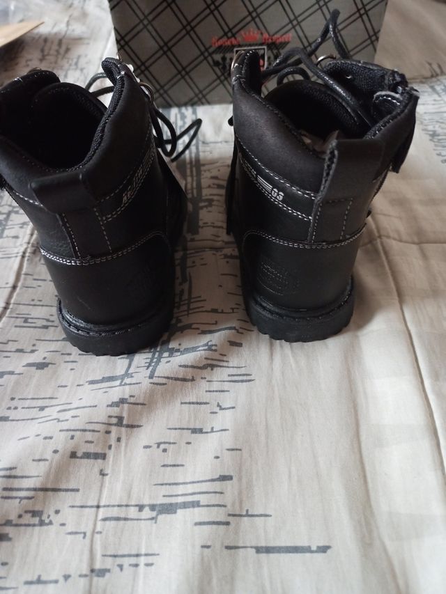 Botas a estrenar niña