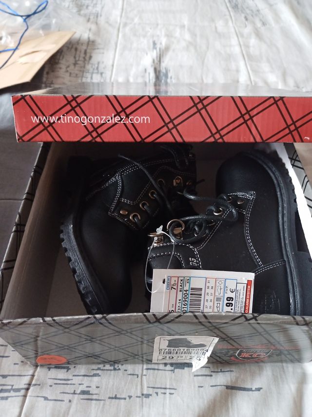 Botas a estrenar niña