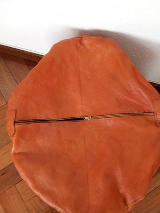 Puff de piel sin usar, vacío, con cremallera