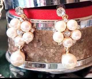 ELEGANTE ADEREZO DE PERLAS 