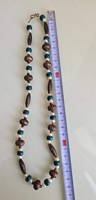 Collana con perline per donna