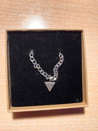 Colgante guess