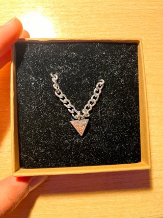 Colgante guess