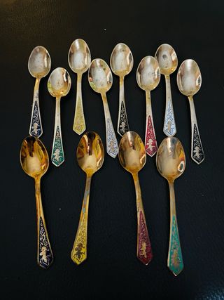 Originali cucchiaini in ottone con manici decorati