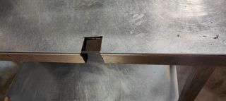 Mesa de acero inoxidable con estante inferior