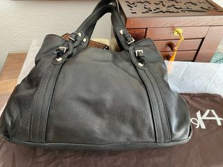 Bolso negro de mano clásico