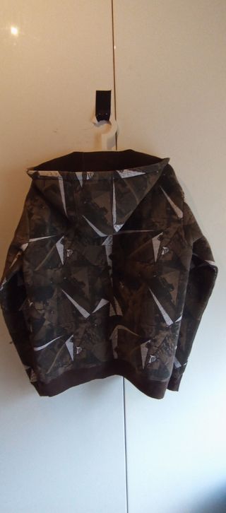 Original chaqueta tipo sudadera con crem