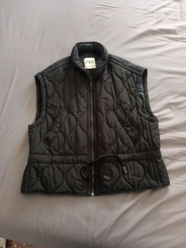 Chaleco negro Zara